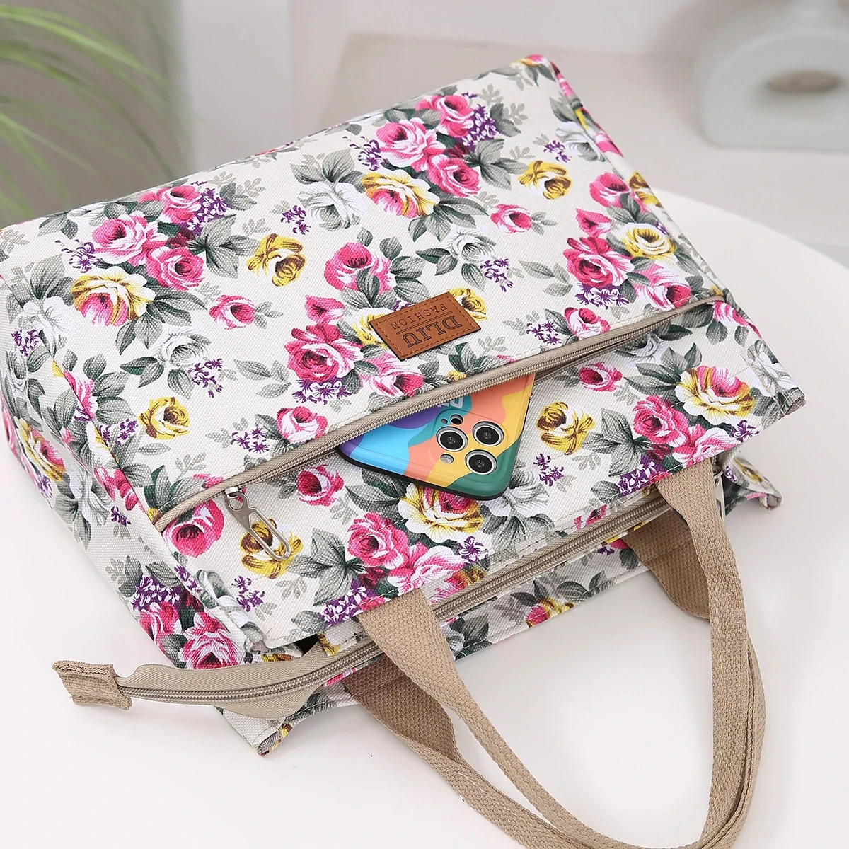 Fashionable printed handbags portable canvas lunch bags womens casual handbags and bento mom bags for picnic trips 241008