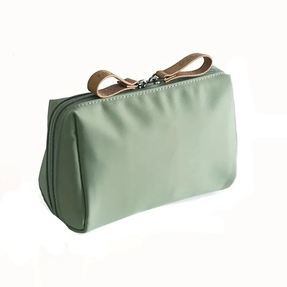 1 waterproof portable makeup storage bag toilet travel bag makeup bag makeup bag wallet with zipper womens lipstick bag 241008