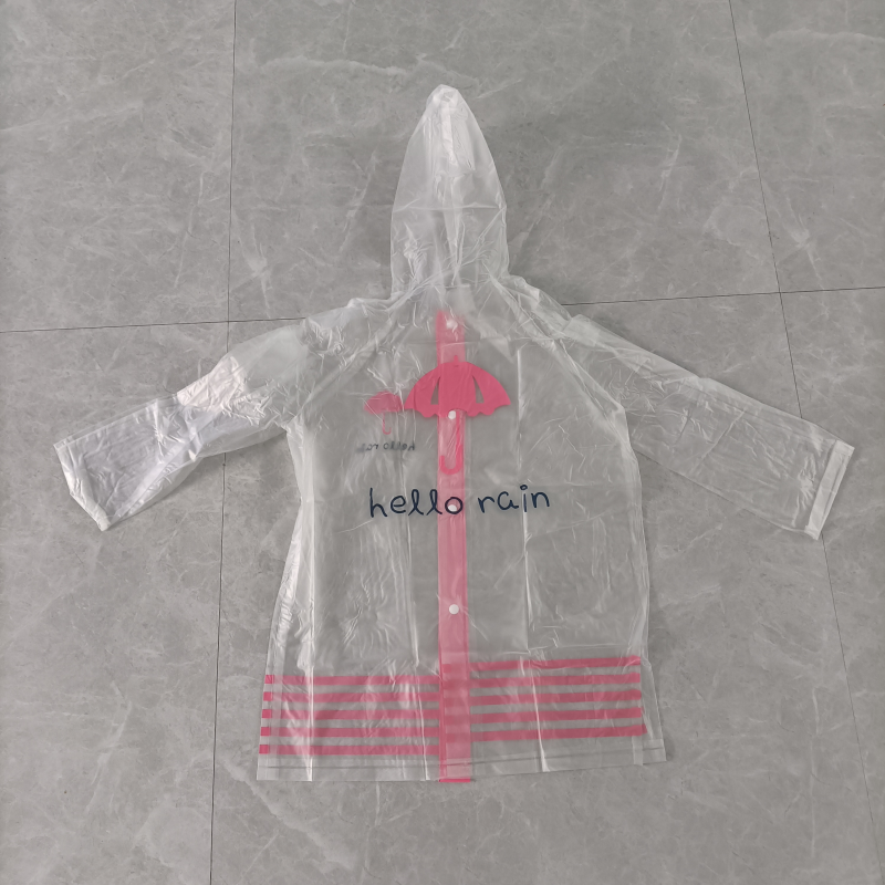 Children's hooded raincoats meet the needs of different age groups