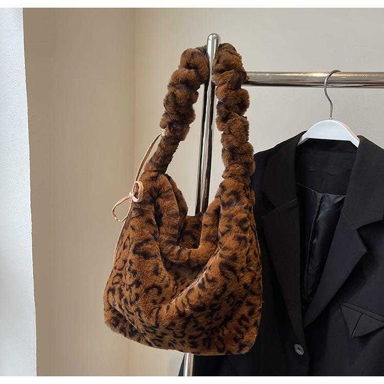 CMM Autumn and Winter New Korean Leopard Pattern Hairy Bag for Women Fashion Large Capacity Single Shoulder Underarm Bag Zebra Pattern Diagonal Cross 