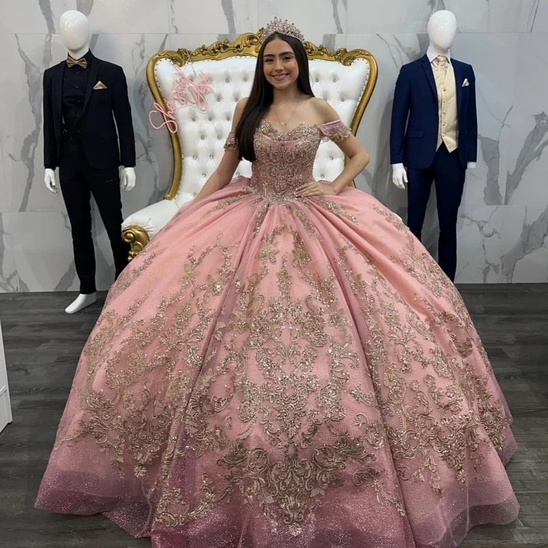 Luxury Pink Off the Shoulder Ball Gown Quinceanera Dresses Vestidos De 15 Gold Lace Applique Beads Tull Sweet 16 Birthday Party