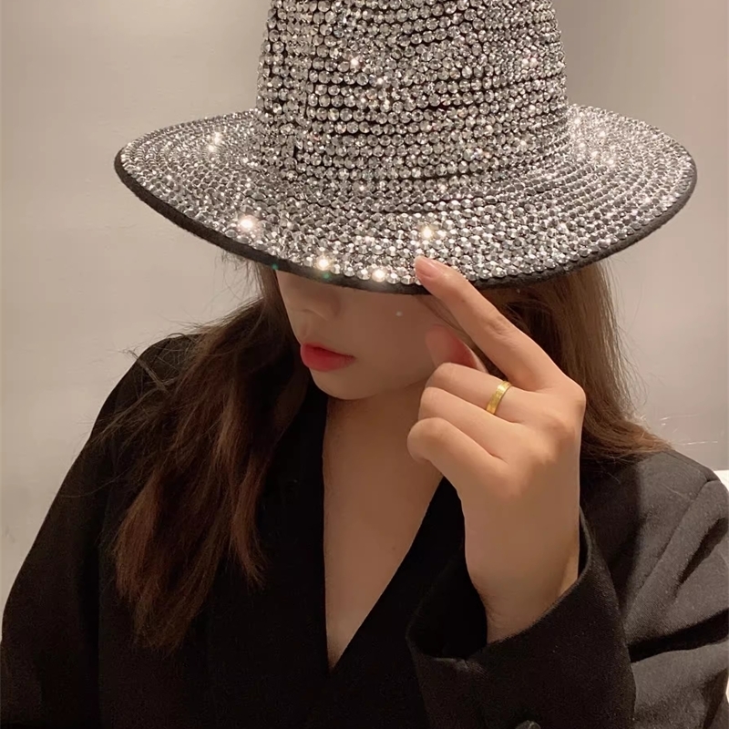 Diamondfilled hats Fashion stars wear a top hat Shiny jazz with diamond quality wortsed stage show carnival 240906