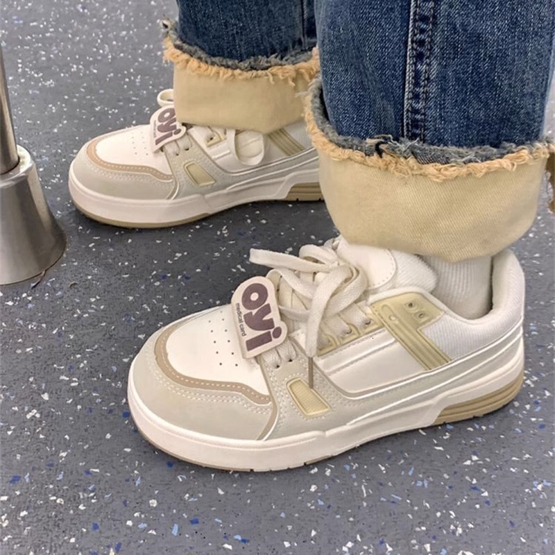 Spring and Autumn Little White Shoes, Board Shoes, Women's Design Sense, Niche Women's Style, Thin Bottom, Junior High School Students, 2024
