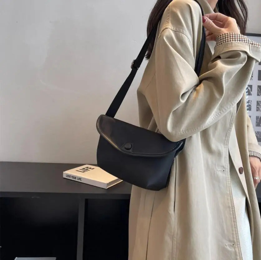 Womens waist bag zipper bag outdoor sports cross body shoulder bag casual travel womens waist belt bag 241008