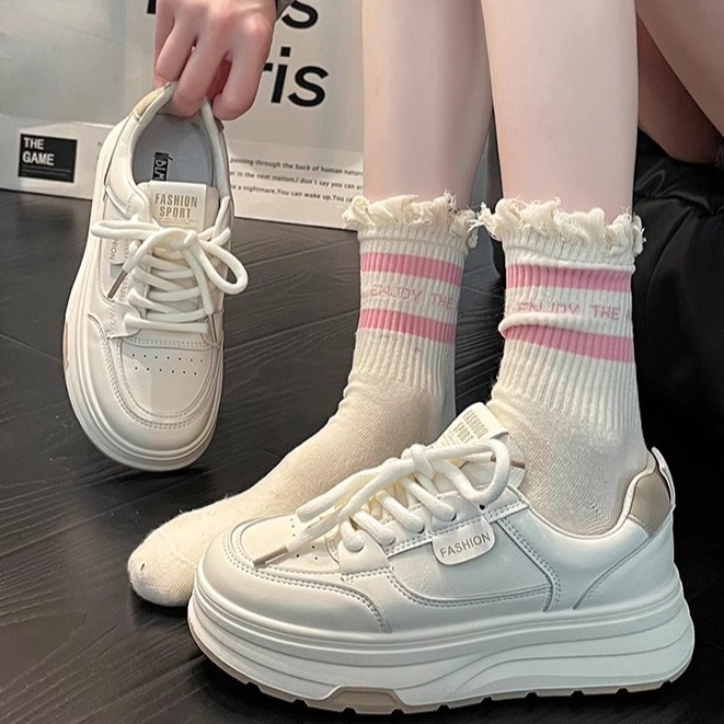 Small and niche design, increased comfort, versatile white shoes for women, 2024 summer new item, slimming, thick soled, simple women's shoes
