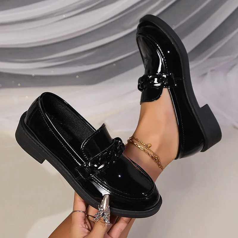 Lucy Womens Chain Decoration Loafers Patent Leather Sliding Platform Shoes Womens Fashion Low Boots Black Office Shoes Womens 41 Y241011