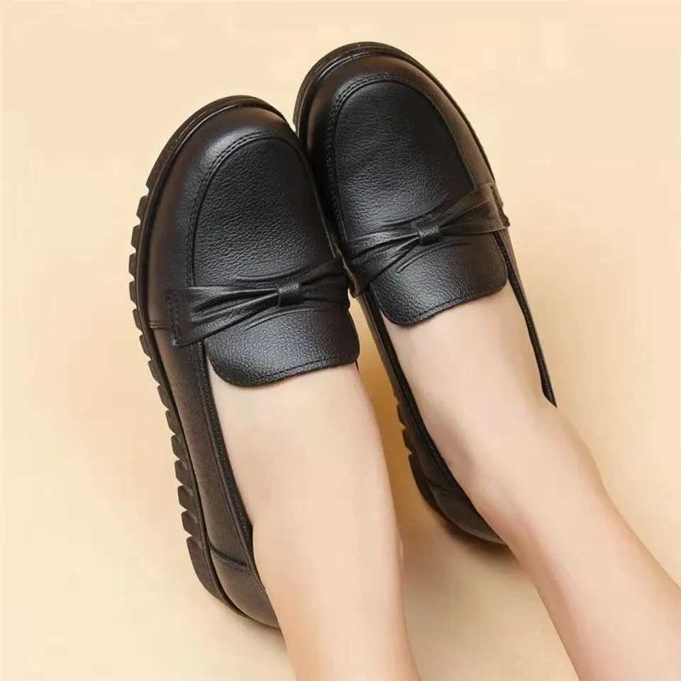 Womens low top round insole waterproof Moccasin solid color casual flat shoes Y241011