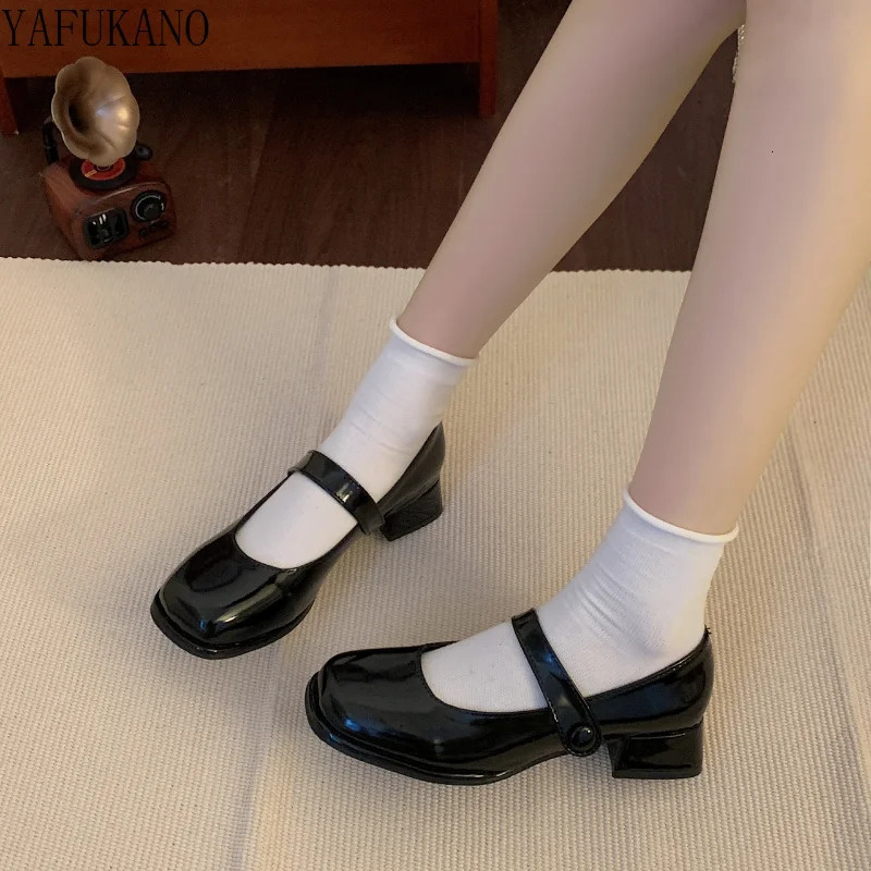 2025 new Thick Sole Leather Retro Shallow Wine Red Square Toe Chunky Mary Jane Single Shoes Casual High Heels 240927