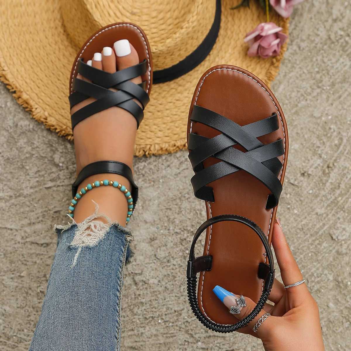 Summer new womens flat Roman shoulder strap sandals with non slip rubber soles fashionable womens shoes Y241011