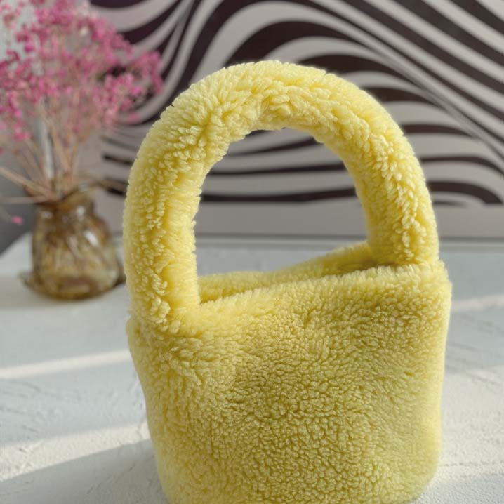 Luxury Lady Basket Handbag New Fashion Colorful Plush Bag Women Bags Winter New Style Trendy Female Cylindrical BagHandBag Designer Clutch Bag DYD2410