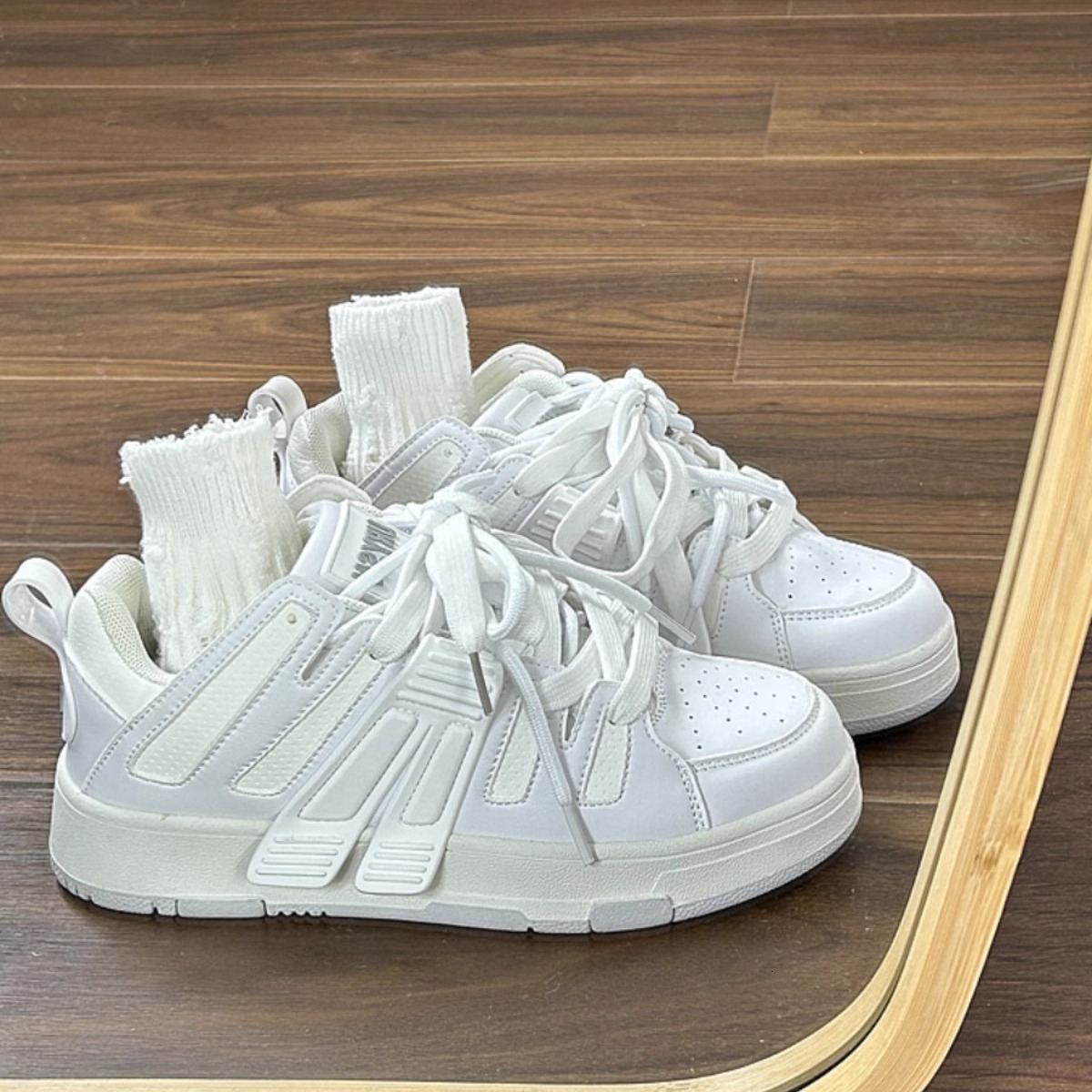 Small niche design sense board shoes women's Instagram trendy Korean version versatile black casual sports shoes 2024 spring new item