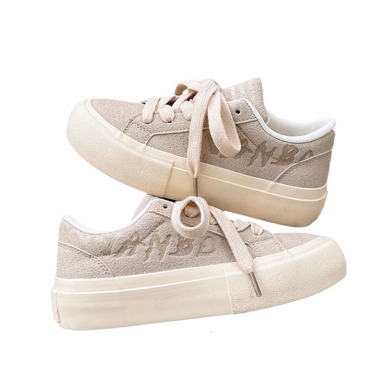 Small and niche thick soled board shoes for female students, versatile design sense, white shoes, 2024 new model