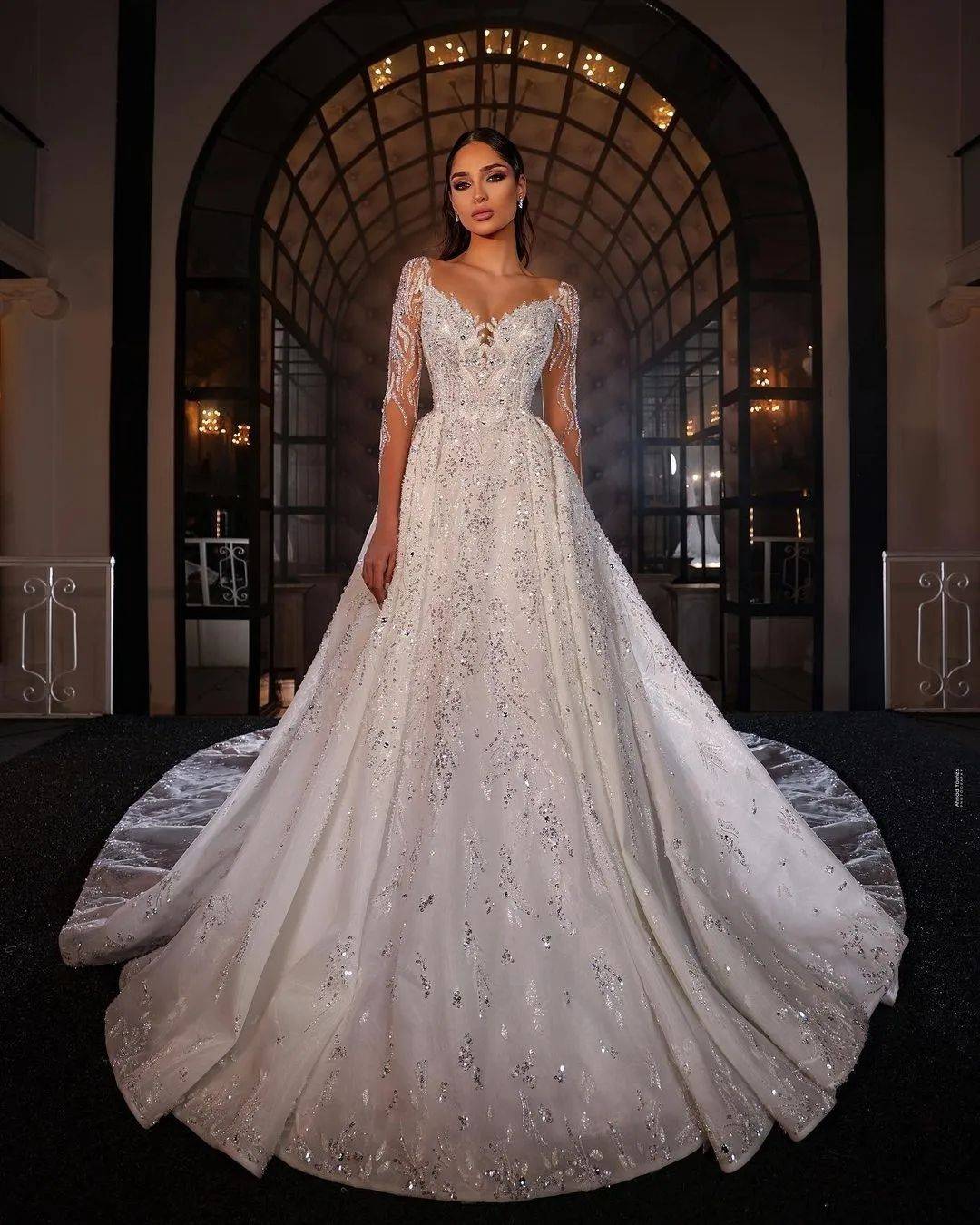 Luxury A Line Wedding Dress Appliques Sequins Sweetheart Neck Long Sleeve Bride Gowns Sweep Train Bridal Dresses Custom Made