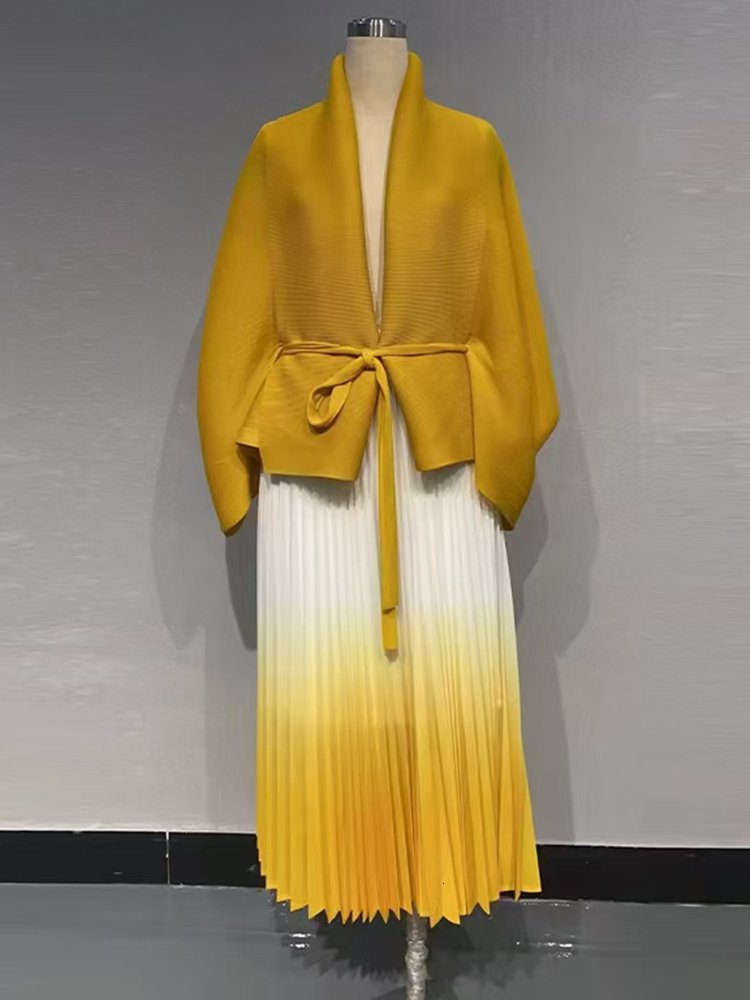 LANMREM Pleated Gradient Two-Piece Set For Women Solid Color Irregular Coat With Elastic Waist Skirts 2024 Autumn New 2Z2501