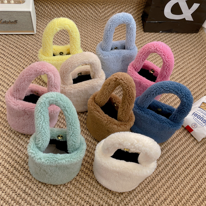 Womens Plush Bag Winter Pumpkin Underarm Bag Girls Autumn Luxury Handbags Trendy Totes Bag Classic Warm Handbag Designer Shoulder Bag Wallets CRD24101