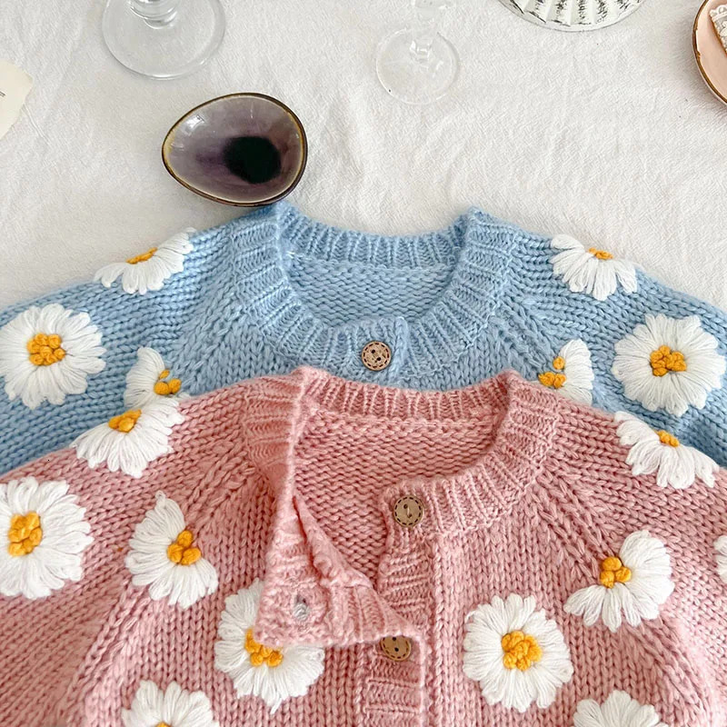 Female baby knitted cardigan hand embroidered cardigan European and American style autumn and spring female baby jacket 241008