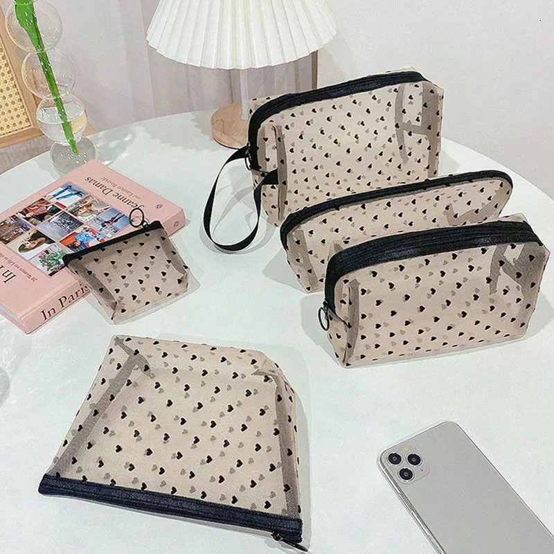 Heart shaped transparent mesh makeup bag multifunctional and portable womens cosmetics storage bag womens toilet lipstick organizer bag 241008
