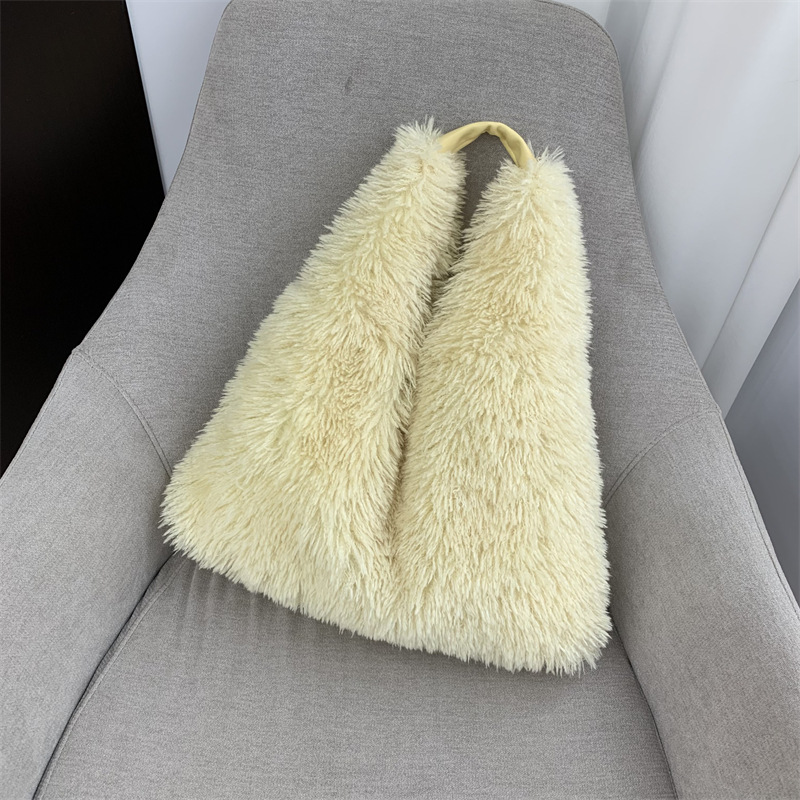 Designer Winter Plush Bag Lady Pumpkin Girls Underarm Bag Autumn Fashion Handbags Totes Autumn Classic Warm Handbag Designer Wallets CRD2410111
