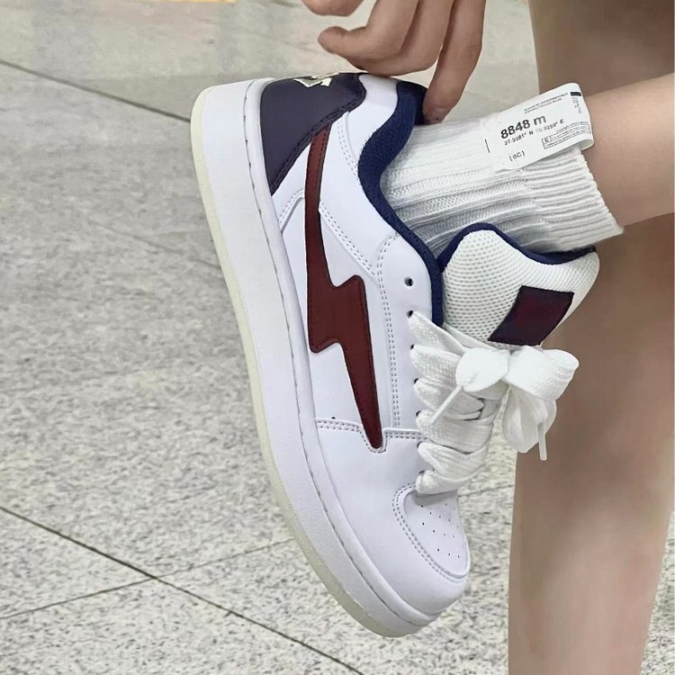 New white and blue mandarin duck lightning letter bottom bread shoes for women, Instagram design sense board shoes for women, high street white shoes
