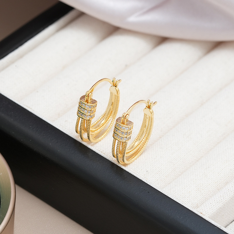 New Trendy Style Micro Inlaid Zircon U-shaped Elegant and Elegant, High Grade Earrings with a Unique Design