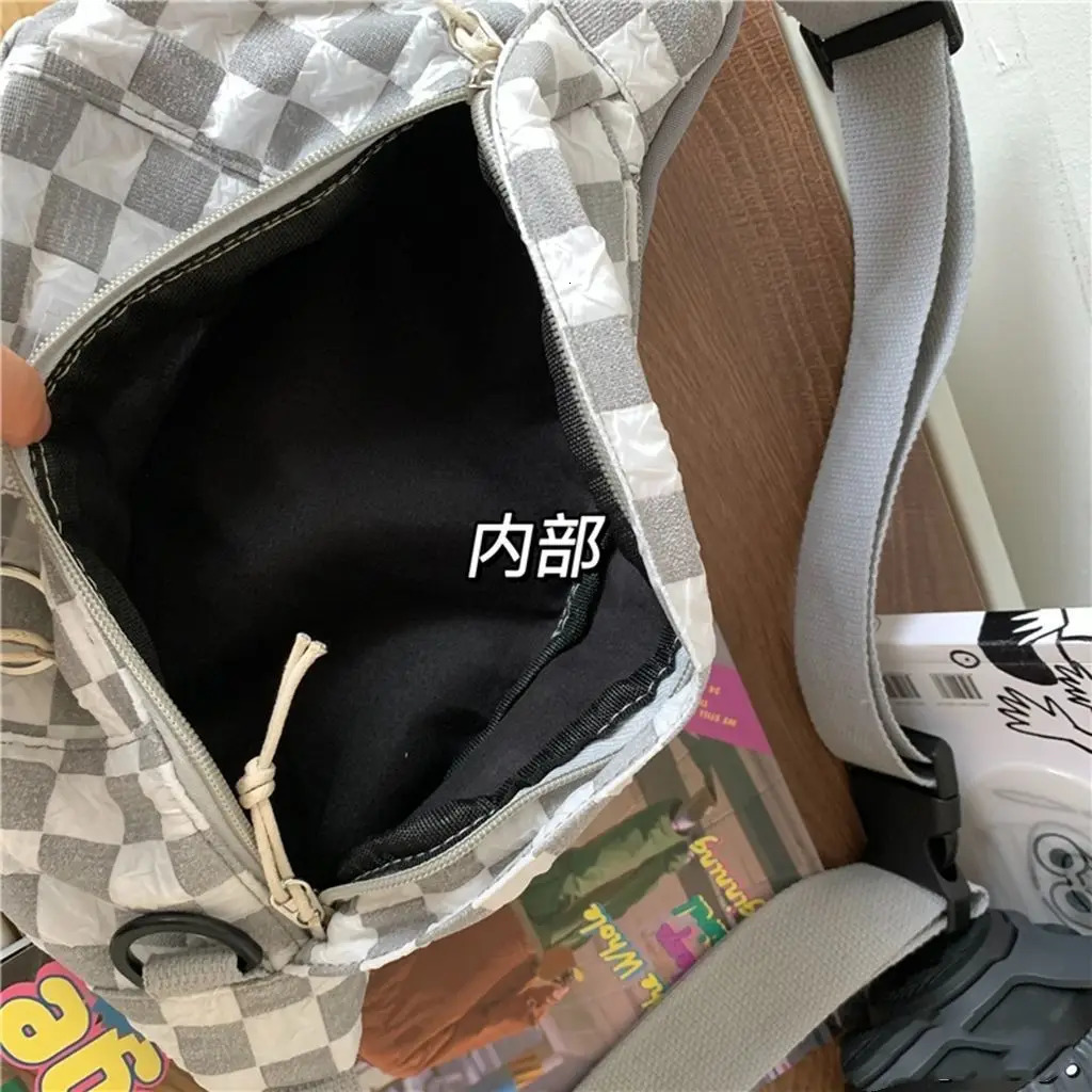 Japanese Harajuku retro flat bottomed luggage for men and women casual neutral diagonal cross luggage 241008