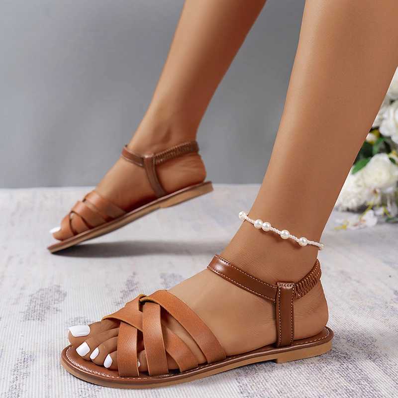 Summer new womens flat Roman shoulder strap sandals with non slip rubber soles fashionable womens shoes Y241011