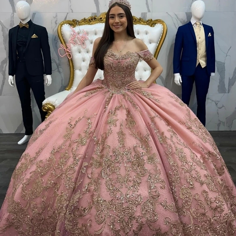 Luxury Pink Off the Shoulder Ball Gown Quinceanera Dresses Vestidos De 15 Gold Lace Applique Beads Tull Sweet 16 Birthday Party