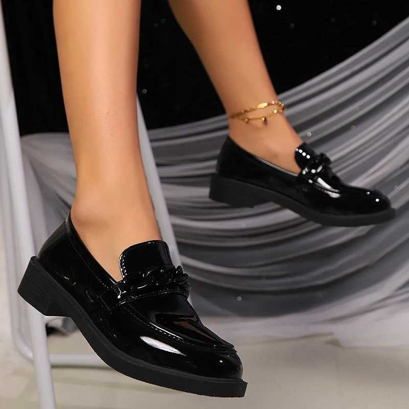 Lucy Womens Chain Decoration Loafers Patent Leather Sliding Platform Shoes Womens Fashion Low Boots Black Office Shoes Womens 41 Y241011