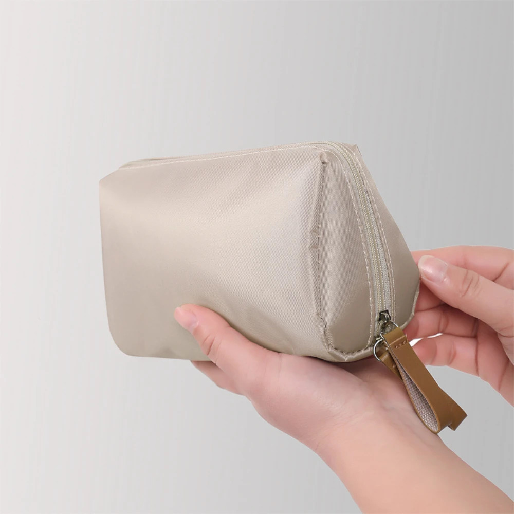 1 waterproof portable makeup storage bag toilet travel bag makeup bag makeup bag wallet with zipper womens lipstick bag 241008