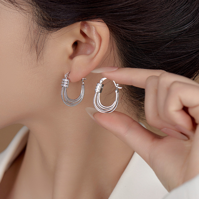 New Trendy Style Micro Inlaid Zircon U-shaped Elegant and Elegant, High Grade Earrings with a Unique Design