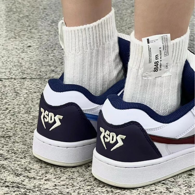 New white and blue mandarin duck lightning letter bottom bread shoes for women, Instagram design sense board shoes for women, high street white shoes