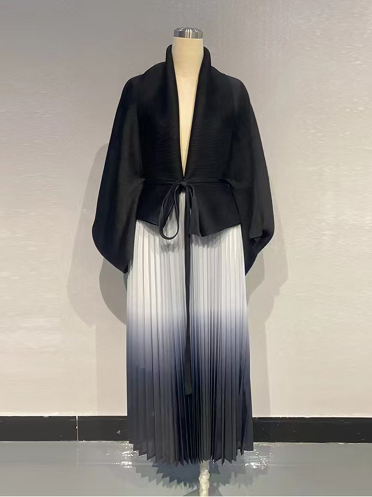 LANMREM Pleated Gradient Two-Piece Set For Women Solid Color Irregular Coat With Elastic Waist Skirts 2024 Autumn New 2Z2501