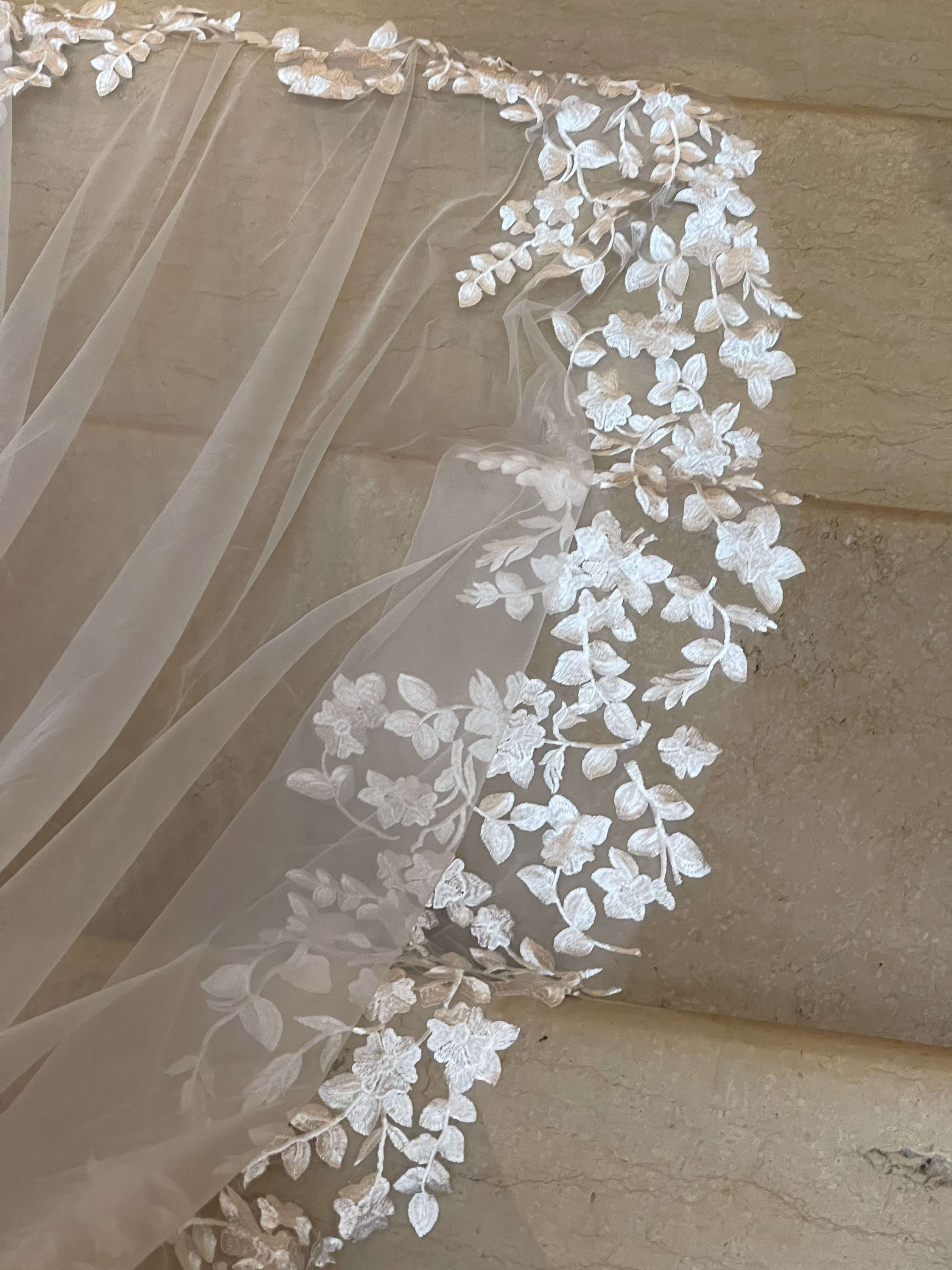 Vintage Wedding Veil Appliques One Layer Long Chapel Length Veils Applique Edge Custom Made Bridal Accessories High Quality