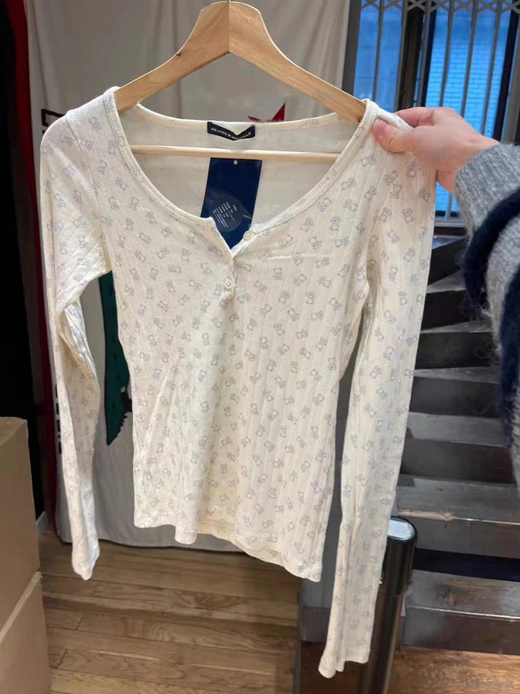 Little Bear Print Button Slim Long Sleeve Tshirts Women Autumn Cotton ONeck Hollow Out T Shirt Vintage Sweet Cute Crop Top Y2k 241011