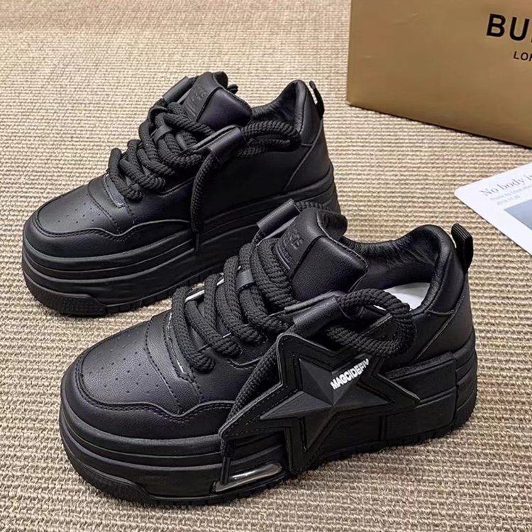 2024 Spring/Summer New Star Dopamine Bread Shoes Design Sensation Board Shoes Thick Bottom Height Increasing New Sports Shoes