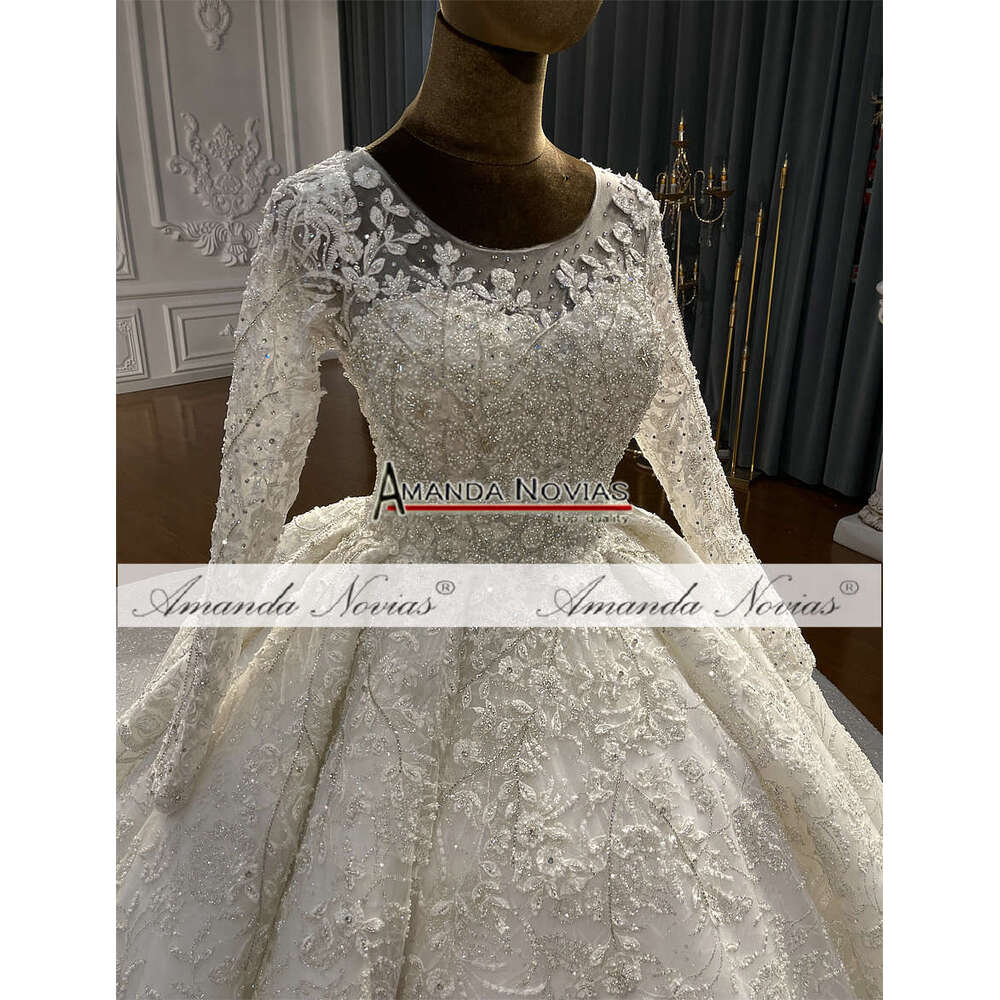 Elegant Off White Lace Wedding Dress