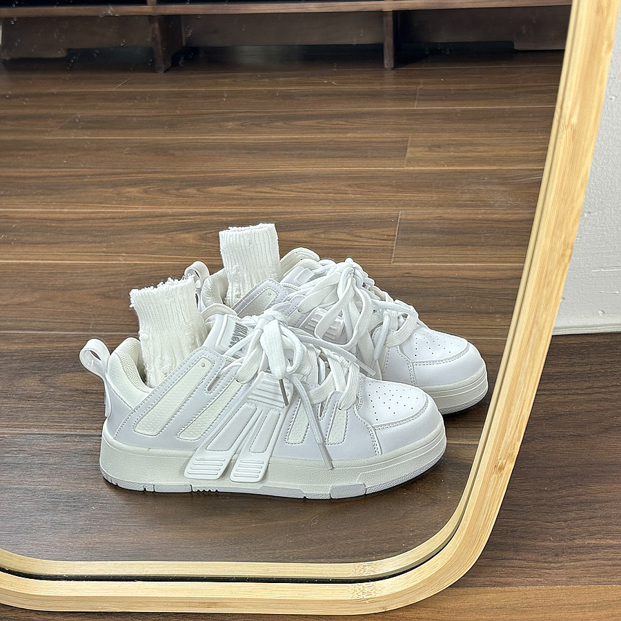 Small niche design sense board shoes women's Instagram trendy Korean version versatile black casual sports shoes 2024 spring new item