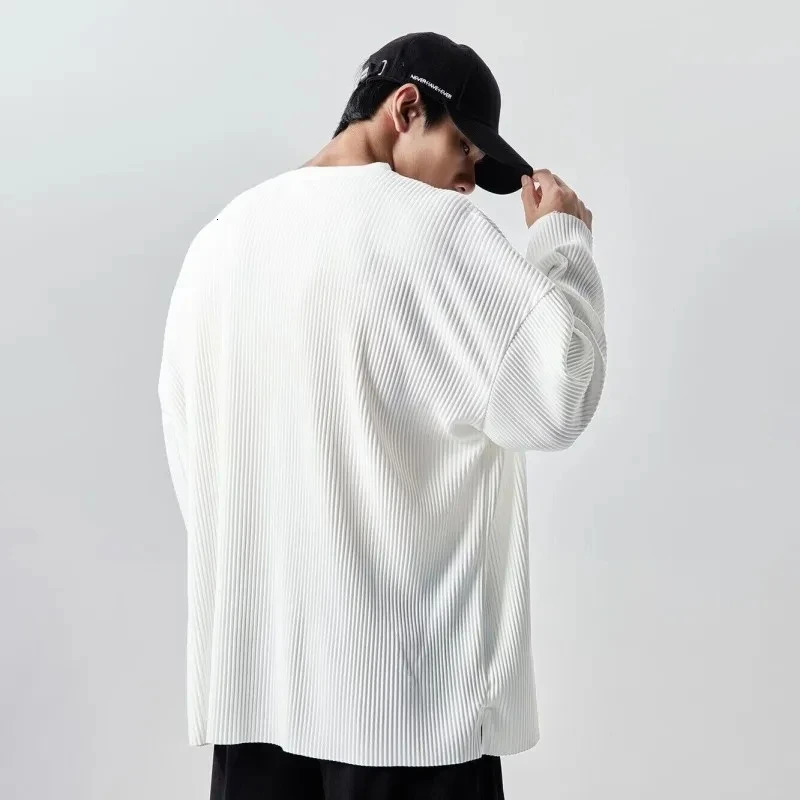 2024 Spring White V-Neck Pleated Stripe T-Shirt Men Large Size Silky Soft Long Sleeved T-Shirt Summer Loose Bottomed Shirt 241011