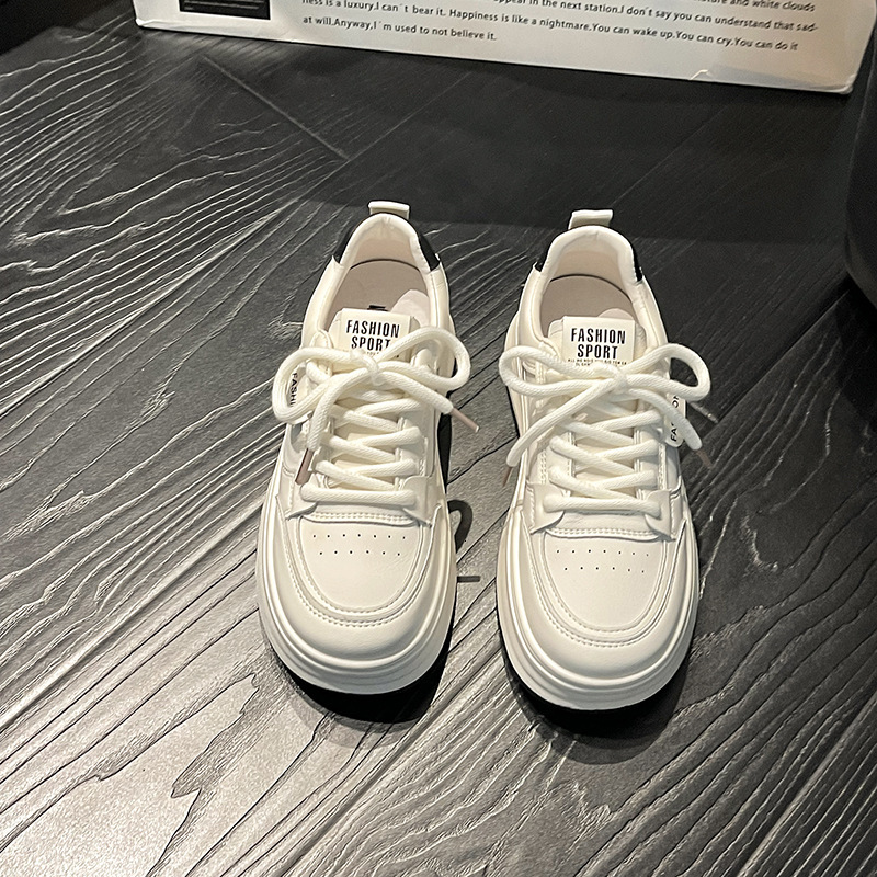 Small and niche design, increased comfort, versatile white shoes for women, 2024 summer new item, slimming, thick soled, simple women's shoes