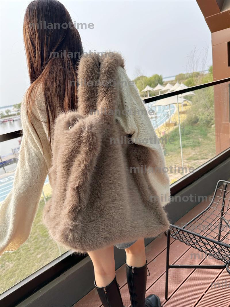 New super large-capacity tote bag, imitation fox fur casual crossbody handheld plush bag, one-shoulder imitation fur bag CUD2410113F5