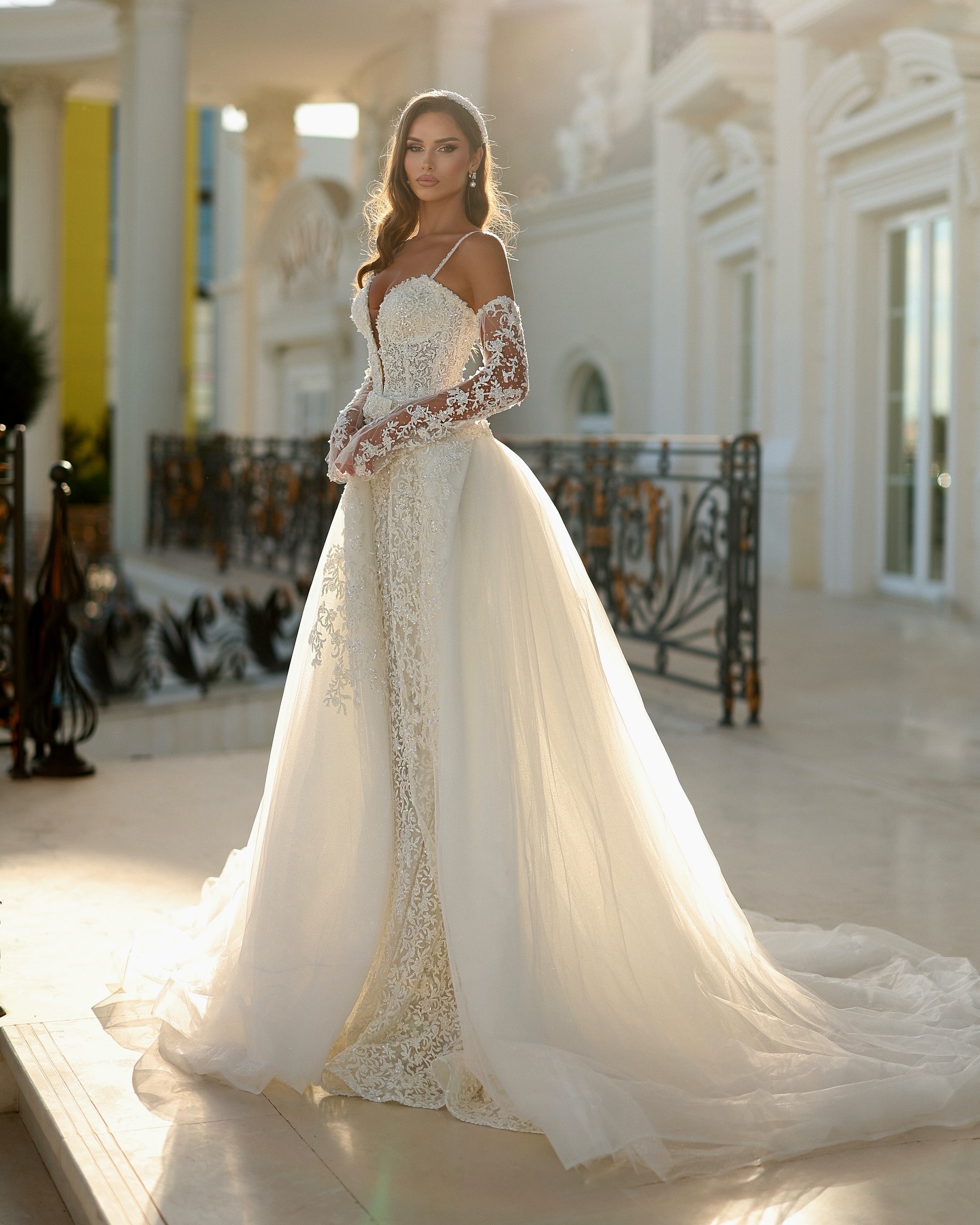 Sequined lace mermaid dresses with detachable train spaghetti wedding dress appliqued long sleeves princess backless bridal gowns