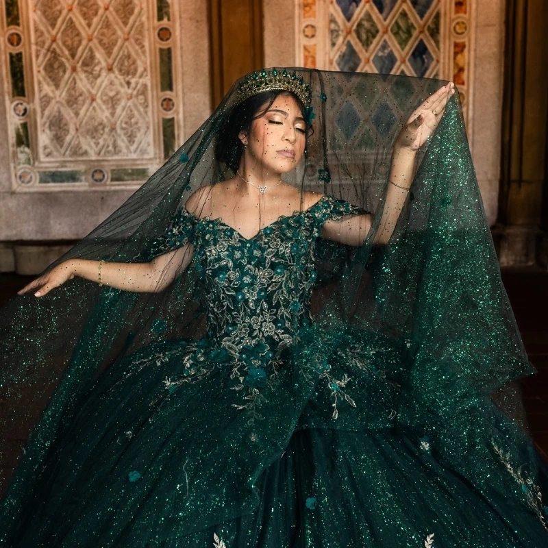 Luxury Emerald Green Quinceanera Dresses Applique Lace Beads With Cape Ball Gown Sweet 16 Year Princess Vestidos De 15 Anos