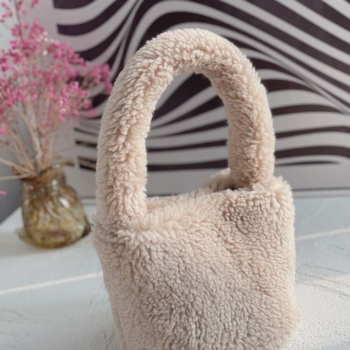 Luxury Lady Basket Handbag New Fashion Colorful Plush Bag Women Bags Winter New Style Trendy Female Cylindrical BagHandBag Designer Clutch Bag DYD2410