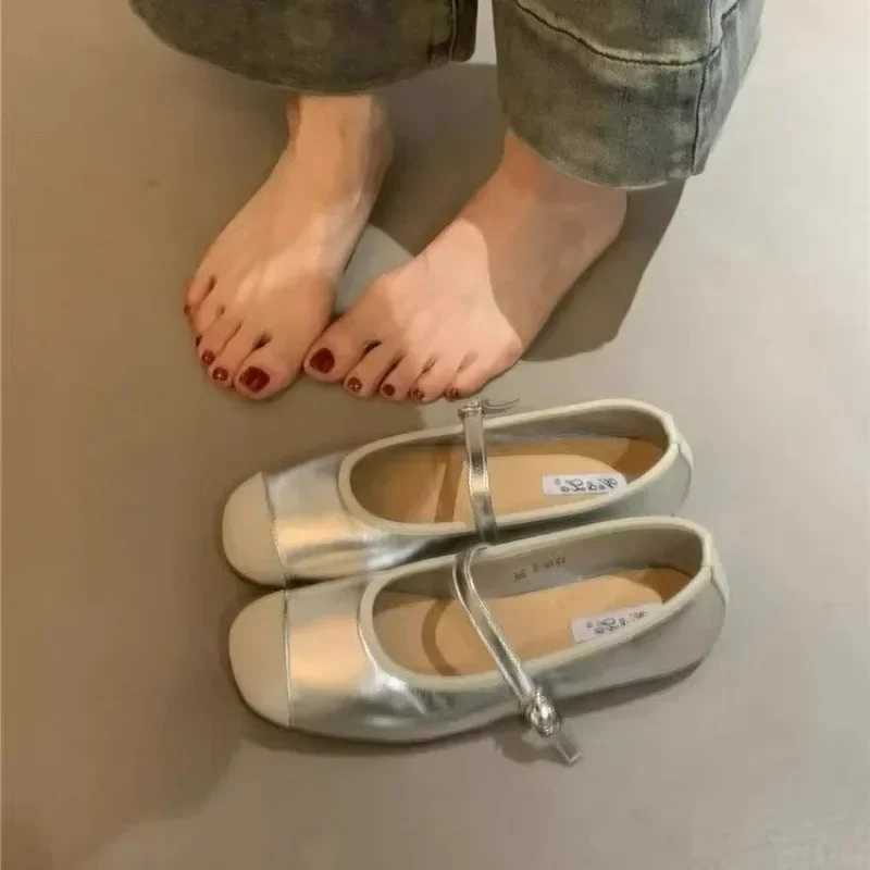 Designer Silver Womens Ballet Apartment Fashion Womens Leisure Soft Bottom Apartment Spring Womens Comfortable Shallow Ballet Shoes Y241011