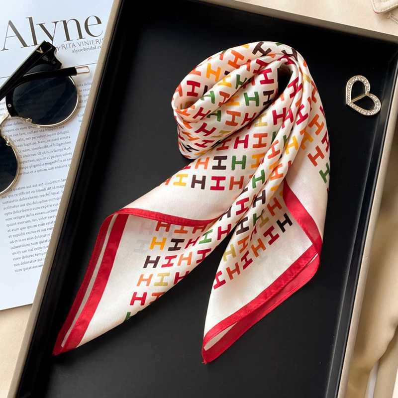 Bandanas Durag 1 piece of 70cm colored letter H womens silk scarf simulating silk simple and Tren headwear clothing and matching square scarf J241010