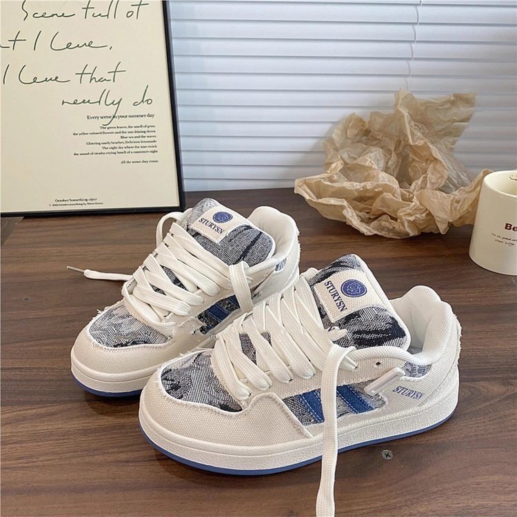 Denim design, bread shoes, women's Instagram trend, 2024 autumn new versatile casual board shoes