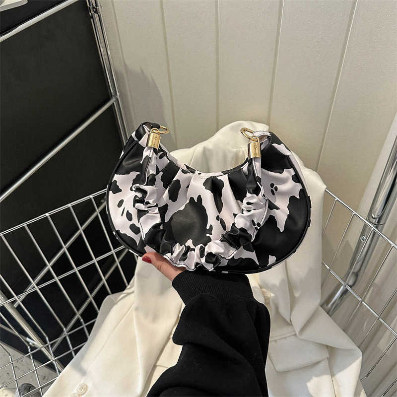 CMM New Moon Bag Womens Bag Hand Held Armpit Bag Popular Bag Womens Spring New Item Niche Fashion Shoulder Bag