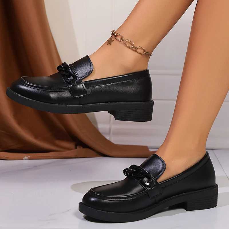 Lucy Womens Chain Decoration Loafers Patent Leather Sliding Platform Shoes Womens Fashion Low Boots Black Office Shoes Womens 41 Y241011