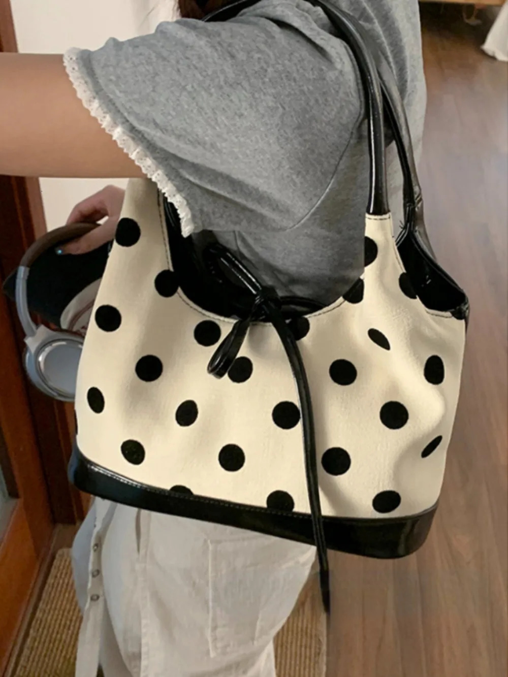 Womens handbag cute polka dot lace handbag large capacity Korean canvas Exquisite panel lower arm bag personalized store 241008