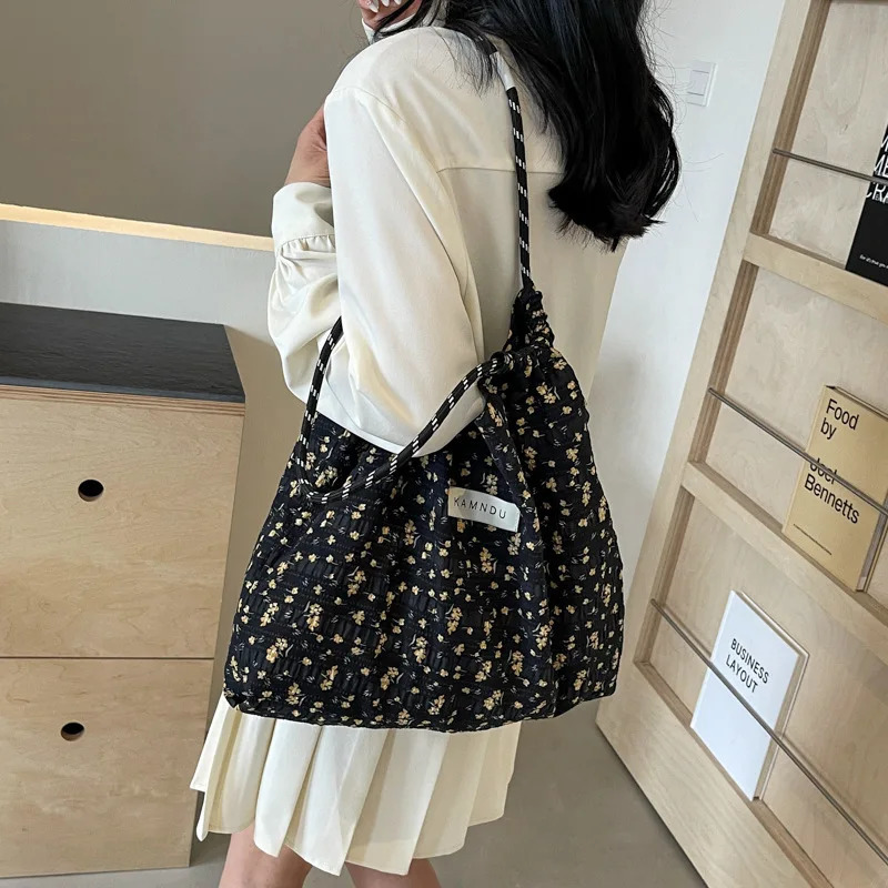 South Korean large capacity floral brushed n handbag shoulder bag pleated lightweight environmentally friendly 241008